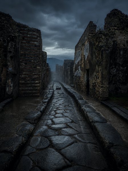 Rain on the Via dell'Abbondanza